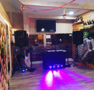 mesa dj en restaurante